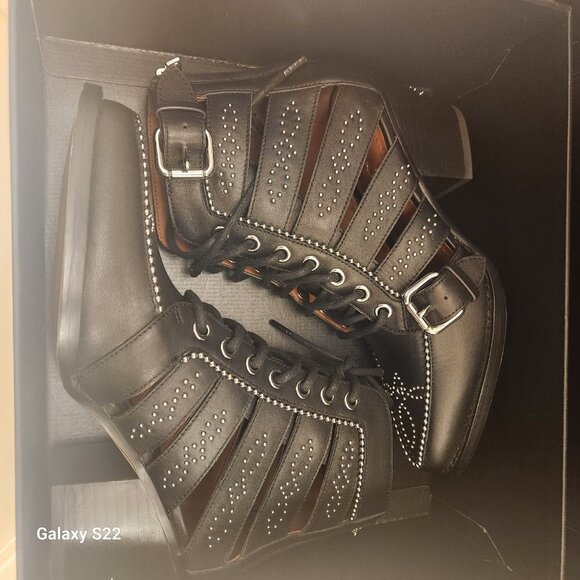 Coach Black Leather "Paisley Cutout" Studded Booties. NIB. Size 6 - Picture 12 of 13